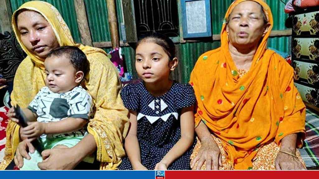 কাউকে দেখলে হাউমাউ করে কাঁদেন মা এবং স্ত্রী