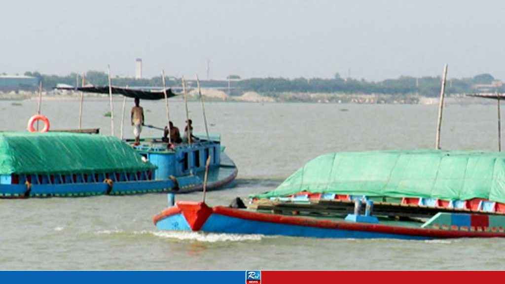 তীব্র স্রোতে মেঘনায় ডুবলো বালুবোঝাই বাল্কহেড