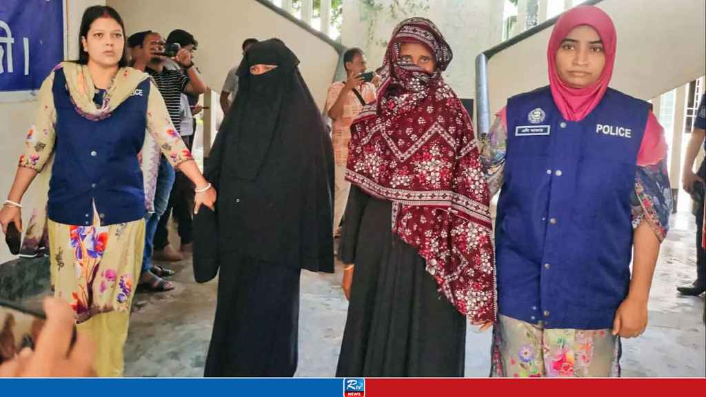 নরসিংদীতে অস্ত্র-গোলাবারুদসহ দুই নারী গ্রেপ্তার