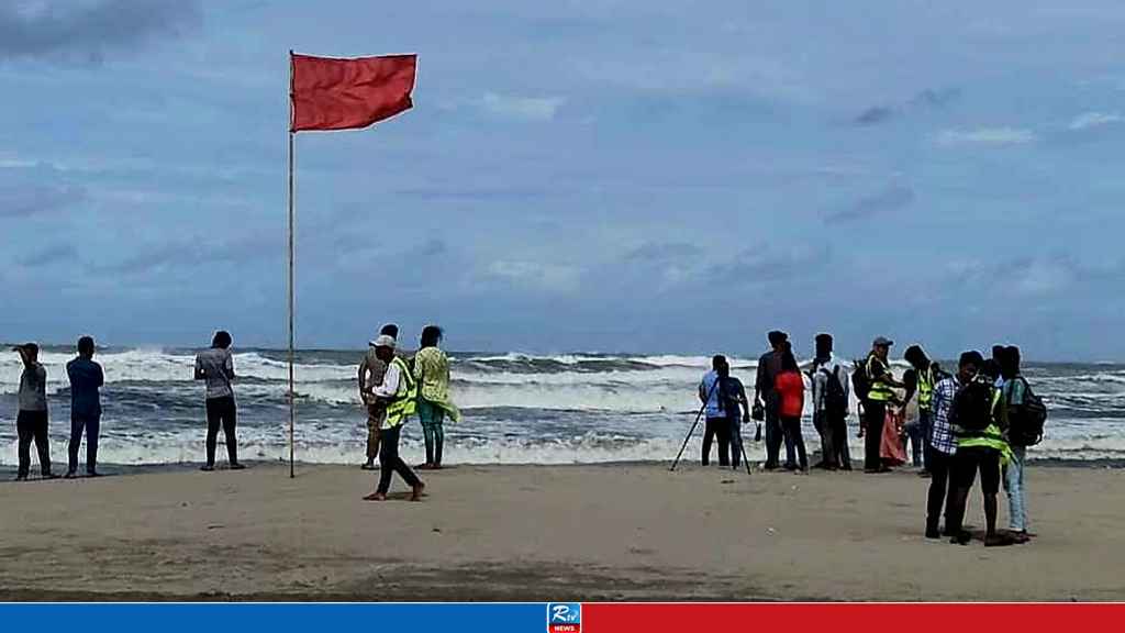 কক্সবাজার সৈকতে স্ত্রীকে মারধর, ভিডিও ভাইরাল
