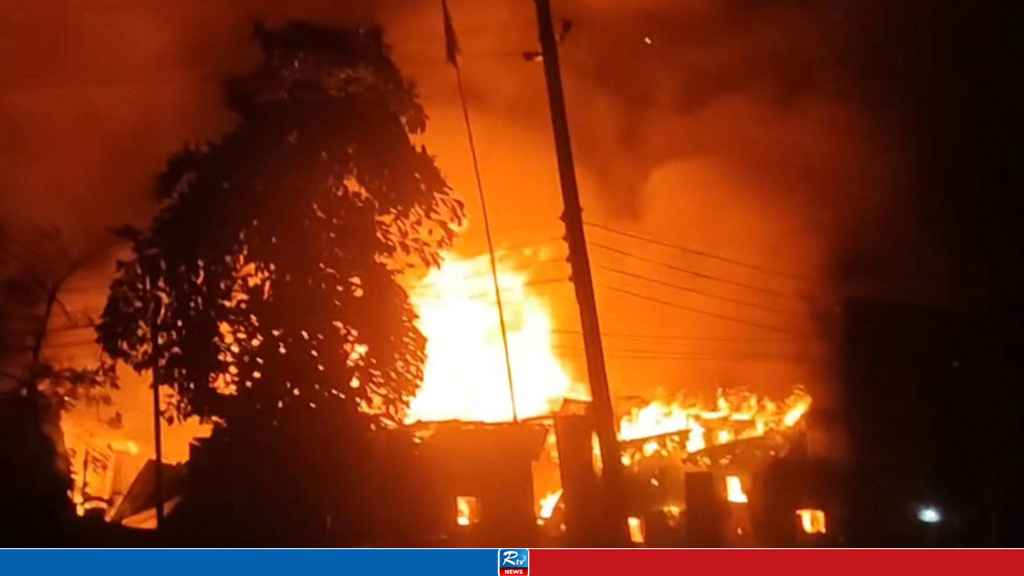 নারায়ণগ‌ঞ্জে আগুনে পুড়ে ছাই ২০ বসতঘর