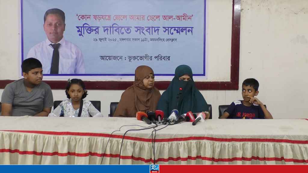 সালিশে সাক্ষর না দেওয়ায় ছেলেকে জেলে দেন ওসি, মুক্তির দাবিতে কাঁদলেন বৃদ্ধা মা