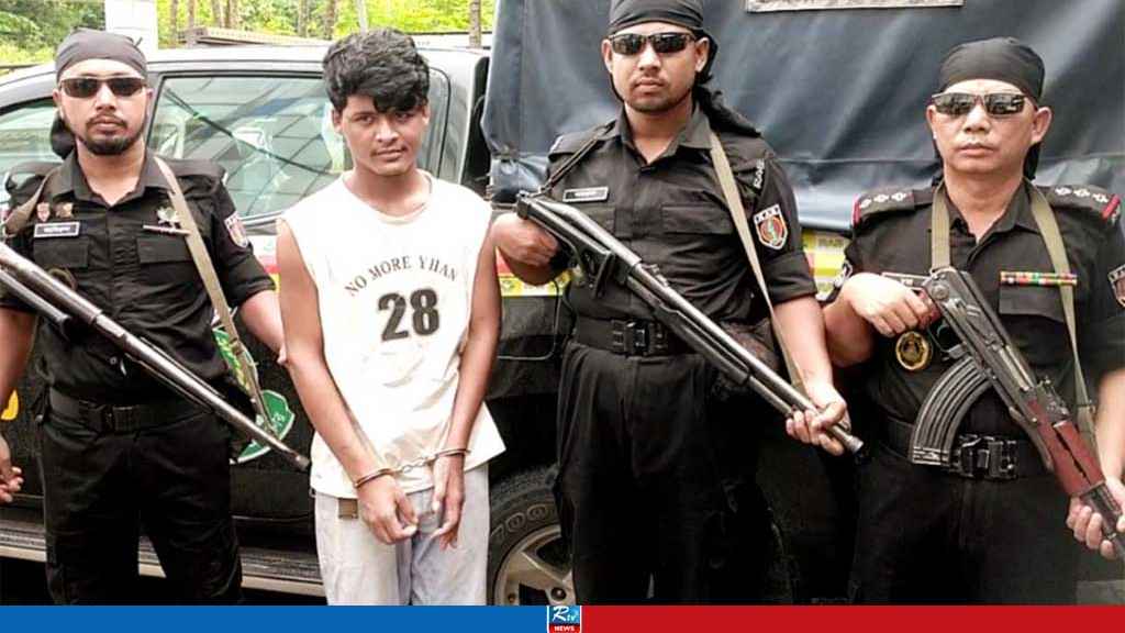 অস্ত্র-গোলাবারুদ ও গ্রেনেডসহ শফি ডাকাত গ্রেপ্তার