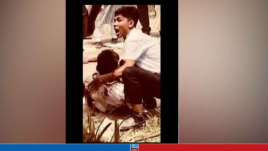 ভাইরাল সেই ছবির সাহায্যকারী ছেলের পরিচয়
