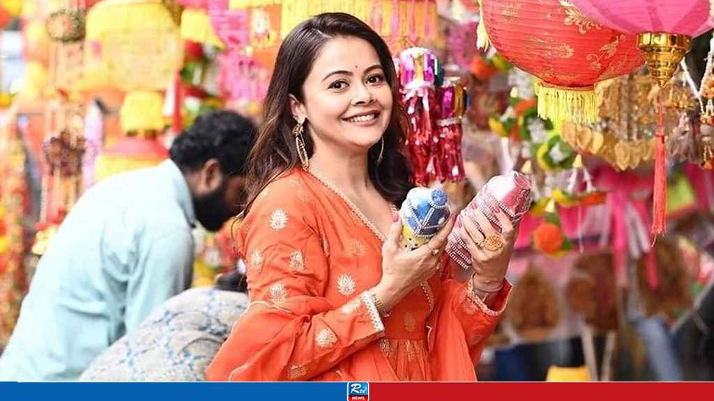 মুসলিম অভিনেতাকে বিয়ে করা অভিনেত্রীর সন্তানকে ‘জঙ্গি’ বলে কটাক্ষ