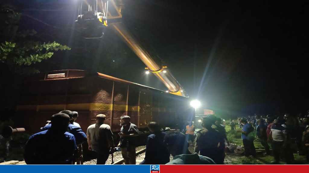 ৫ ঘণ্টা পর খুলনার সঙ্গে সারা দেশের রেল যোগাযোগ স্বাভাবিক