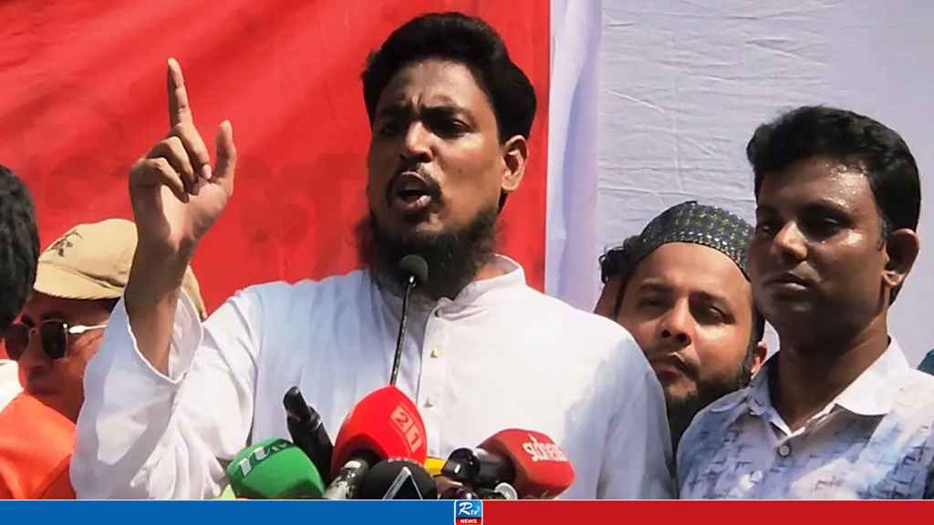 হাসিনা টুপ করে ঢুকে পড়লে আম গাছে বেঁধে বিচার করবে মানুষ: আখতার