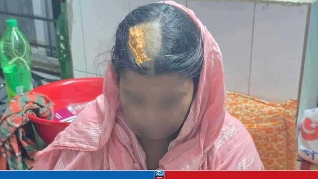 ঝিনাইদহে তুচ্ছ ঘটনাকে কেন্দ্র করে মা ও মেয়েকে পিটিয়ে জখম