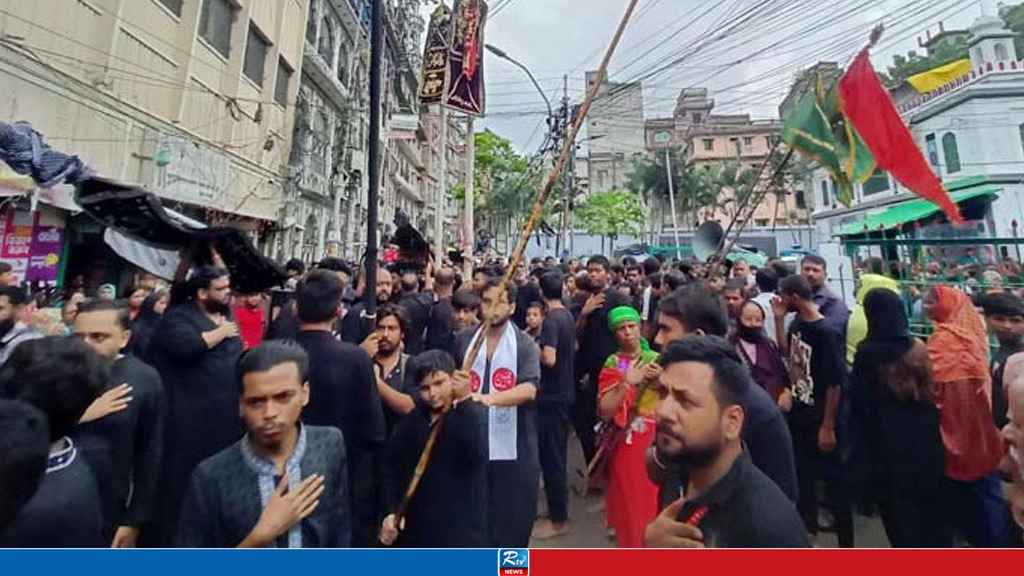 হোসেনি দালান থেকে বের হয়েছে তাজিয়া মিছিল