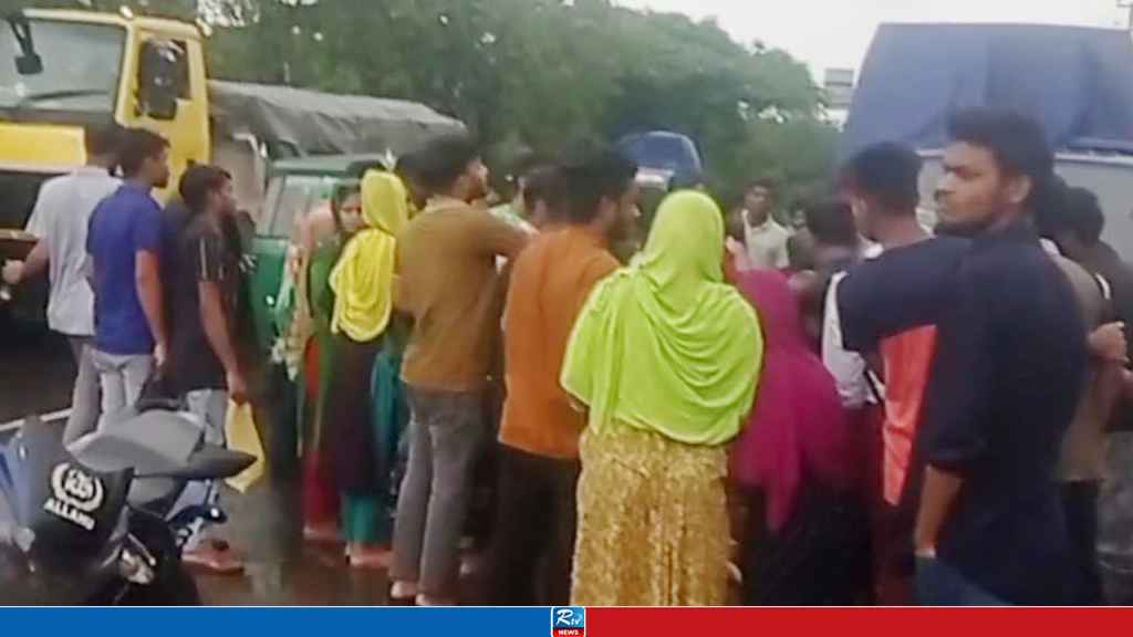 মহাসড়ক পার হতে গিয়ে পিকআপ চাপায় নারীর মৃত্যু