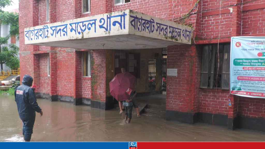 টানা বর্ষণে বাগেরহাটে নিম্নাঞ্চল প্লাবিত, পানিবন্দি লাখো মানুষ