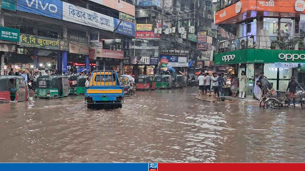 শ্রীপুরে বৃষ্টিতে জলাবদ্ধতা, ভোগান্তি চরমে