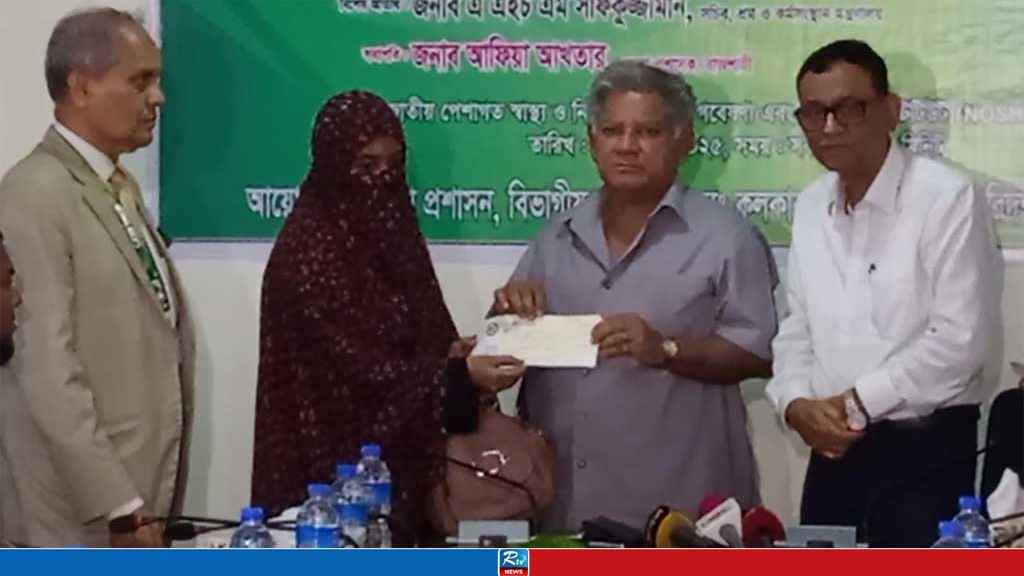 কিছু মানুষ শিল্প প্রতিষ্ঠান গড়ে তুলে টাকা এদিক-ওদিক করার জন্য: উপদেষ্টা সাখাওয়াত