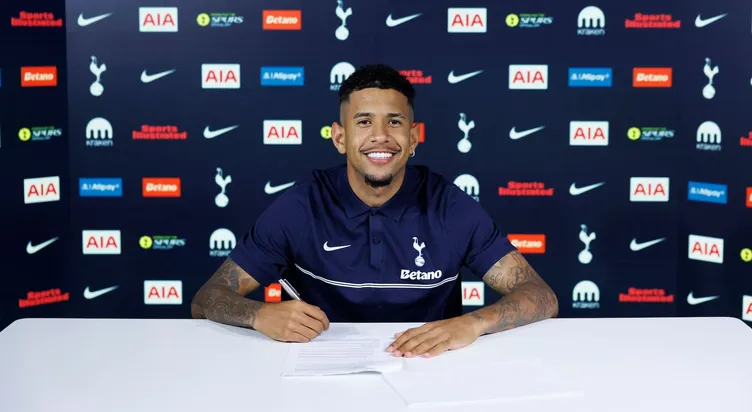 Savinho-contract-signing Savinho-contract-signing