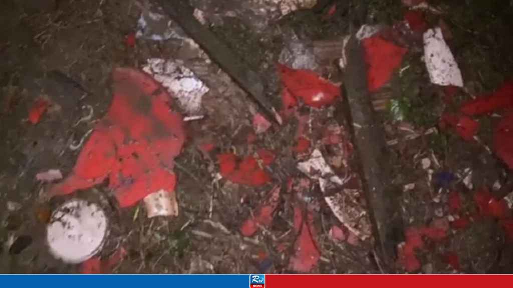ইমামের ‘তালাবদ্ধ’ কক্ষে হঠাৎ বিস্ফোরণ, উড়ে গেল টিনের বেড়া