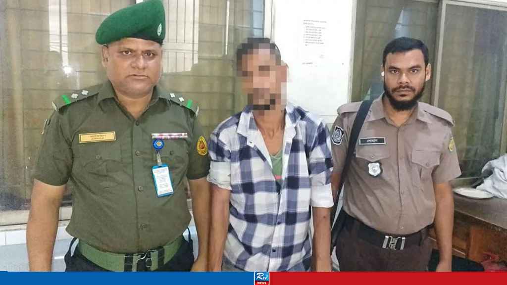 হাসপাতাল থে‌কে ফোন ও ব্যাগ ছিনিয়ে নিয়ে পালাচ্ছিলেন যুবক, আনসারের হাতে ধরা 